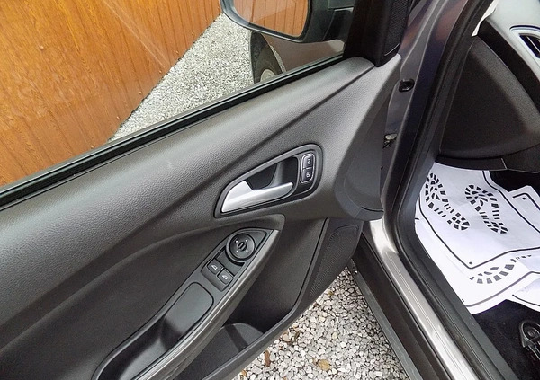 Ford Focus cena 29900 przebieg: 168000, rok produkcji 2016 z Ryki małe 379